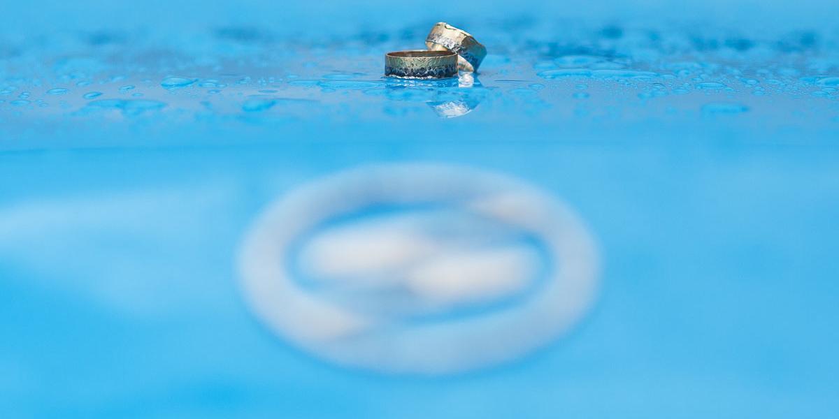 Eheringe-Trabi Ronald Seitz Saizew-Photography, Fotograf aus Dresden, Portrait, Hochzeit, Hochzeitsfotograf